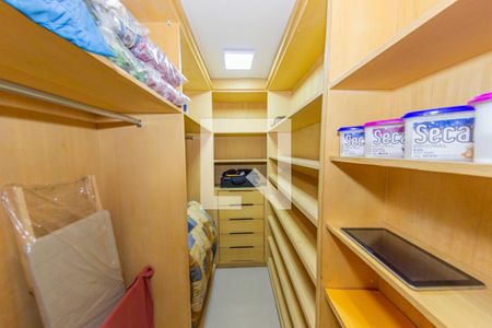 Casa para alugar com 800m², 4 quartos e 4 vagas Casa para alugar com 800m², 4 quartos e 4 vagasCloset da suíte