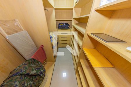 Casa para alugar com 800m², 4 quartos e 4 vagas Casa para alugar com 800m², 4 quartos e 4 vagasCloset da suíte