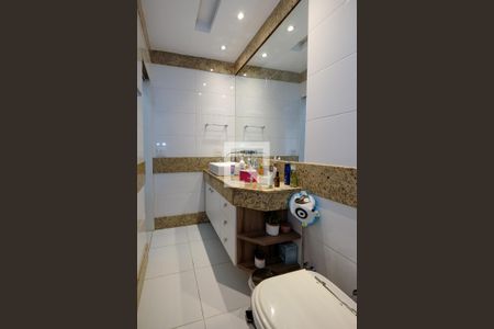 Apartamento à venda com 110m², 3 quartos e 2 vagas Apartamento à venda com 110m², 3 quartos e 2 vagasBanheiro da Suíte