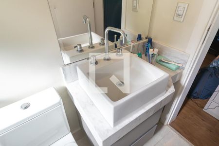 Casa de condomínio à venda com 200m², 3 quartos e 4 vagasBanheiro da suíte 2