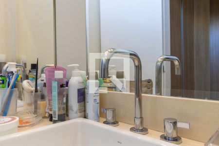 Casa de condomínio à venda com 200m², 3 quartos e 4 vagasBanheiro da suíte 1