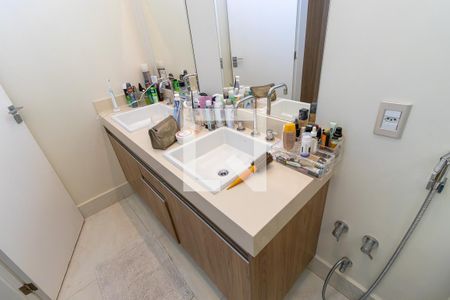 Casa de condomínio à venda com 200m², 3 quartos e 4 vagasBanheiro da suíte 1