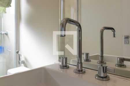 Casa de condomínio à venda com 200m², 3 quartos e 4 vagasBanheiro da suíte 2