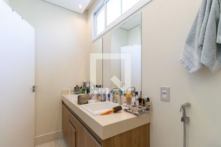 Casa de condomínio à venda com 200m², 3 quartos e 4 vagasBanheiro da suíte 1