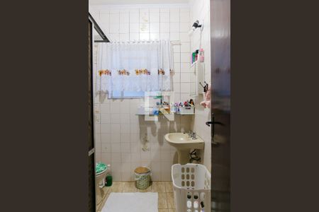 Casa à venda com 230m², 3 quartos e 2 vagas Casa à venda com 230m², 3 quartos e 2 vagasBanheiro da Suite