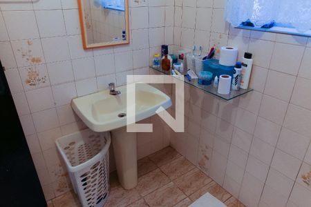 Casa à venda com 230m², 3 quartos e 2 vagas Casa à venda com 230m², 3 quartos e 2 vagasBanheiro Social