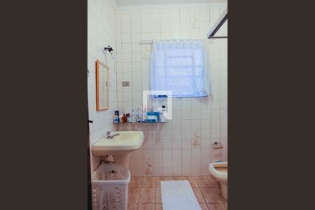 Casa à venda com 230m², 3 quartos e 2 vagas Casa à venda com 230m², 3 quartos e 2 vagasBanheiro Social