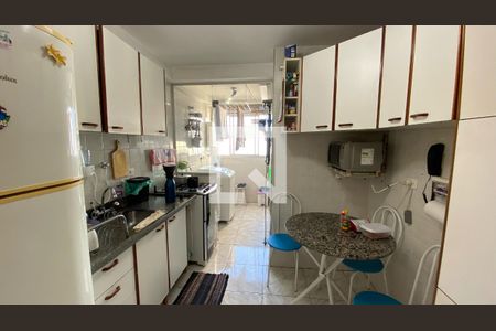 Apartamento à venda com 75m², 2 quartos e 2 vagasCozinha 