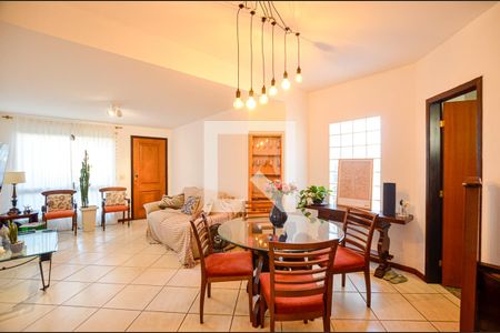 Sala de casa à venda com 3 quartos, 142m² em Piratininga, Niterói