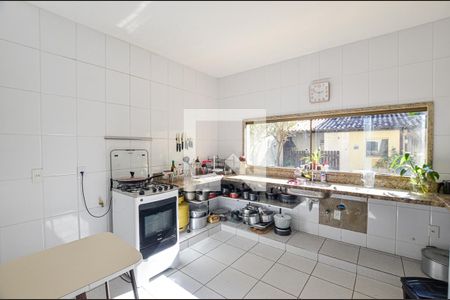 Casa à venda com 142m², 3 quartos e 2 vagas Casa à venda com 142m², 3 quartos e 2 vagasCozinha