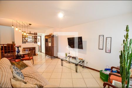 Sala de casa à venda com 3 quartos, 142m² em Piratininga, Niterói