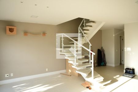 Sala de casa de condomínio para alugar com 3 quartos, 102m² em Paisagem Renoir, Cotia