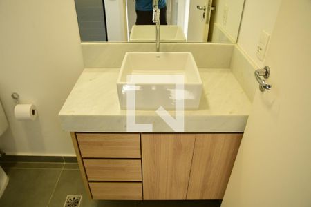 Casa de condomínio para alugar com 102m², 3 quartos e 2 vagasBanheiro social