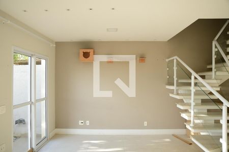 Sala de casa de condomínio para alugar com 3 quartos, 102m² em Paisagem Renoir, Cotia