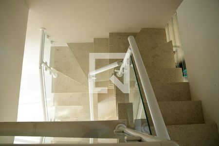 Casa de condomínio para alugar com 102m², 3 quartos e 2 vagasEscadas