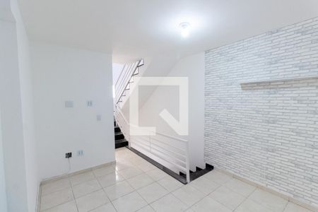 Sala de casa de condomínio para alugar com 2 quartos, 75m² em Cidade Patriarca, São Paulo