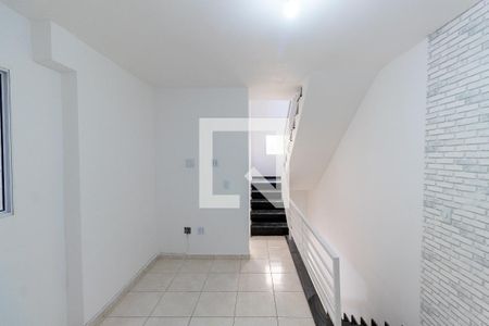 Sala de casa de condomínio para alugar com 2 quartos, 75m² em Cidade Patriarca, São Paulo