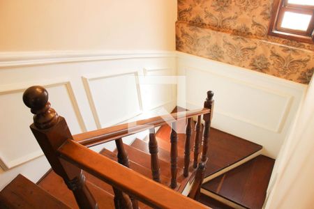 Casa para alugar com 400m², 4 quartos e 5 vagasEscada