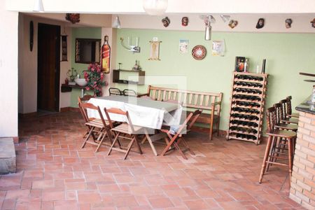 Casa para alugar com 400m², 4 quartos e 5 vagaschurras