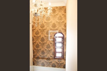 Casa para alugar com 400m², 4 quartos e 5 vagasEscada