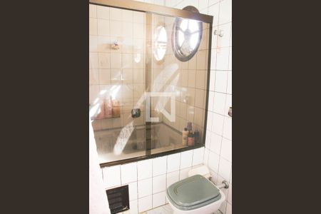 Casa para alugar com 400m², 4 quartos e 5 vagasBanheiro do Quarto 1