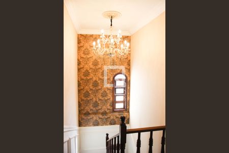 Casa para alugar com 400m², 4 quartos e 5 vagasEscada