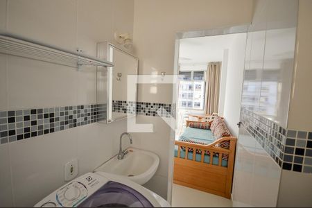 Banheiro de kitnet/studio para alugar com 1 quarto, 25m² em Grajaú, Rio de Janeiro