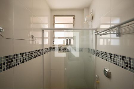 Banheiro de kitnet/studio para alugar com 1 quarto, 25m² em Grajaú, Rio de Janeiro
