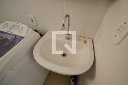 Banheiro de kitnet/studio para alugar com 1 quarto, 25m² em Grajaú, Rio de Janeiro