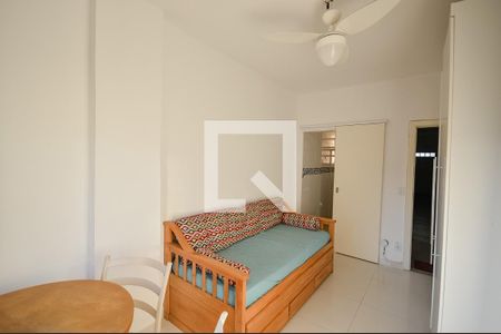 Sala/Quarto de kitnet/studio para alugar com 1 quarto, 25m² em Grajaú, Rio de Janeiro