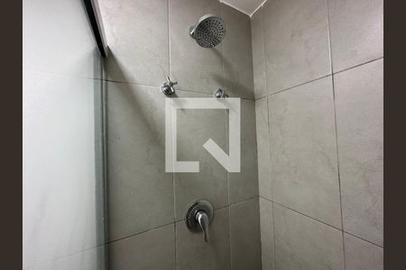 Banheiro de kitnet/studio para alugar com 1 quarto, 25m² em Perdizes, São Paulo