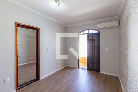 Casa à venda com 240m², 3 quartos e 3 vagasSuíte 3