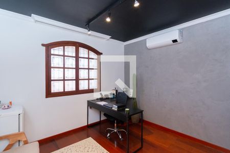 Casa à venda com 360m², 4 quartos e 4 vagas Casa à venda com 360m², 4 quartos e 4 vagasQuarto 2
