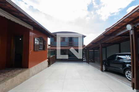 Casa à venda com 360m², 4 quartos e 4 vagas Casa à venda com 360m², 4 quartos e 4 vagasQuintal
