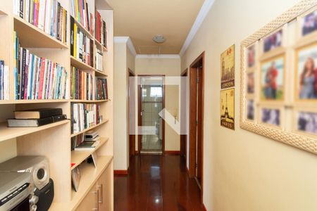 Casa à venda com 360m², 4 quartos e 4 vagas Casa à venda com 360m², 4 quartos e 4 vagasBiblioteca