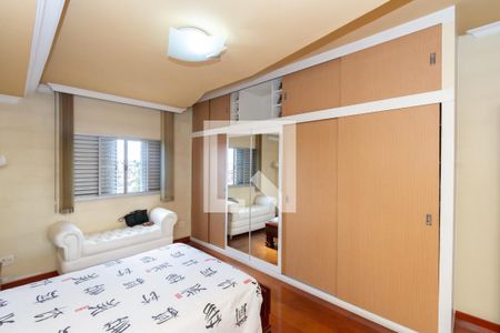 Casa à venda com 360m², 4 quartos e 4 vagas Casa à venda com 360m², 4 quartos e 4 vagasQuarto 1