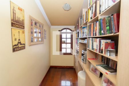 Casa à venda com 360m², 4 quartos e 4 vagas Casa à venda com 360m², 4 quartos e 4 vagasBiblioteca