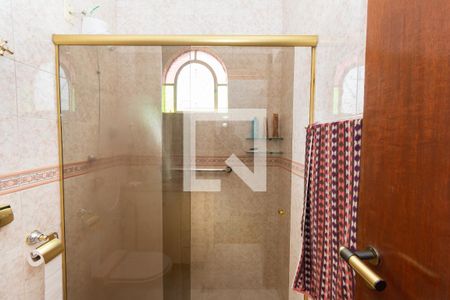 Casa à venda com 360m², 4 quartos e 4 vagas Casa à venda com 360m², 4 quartos e 4 vagasBanheiro da Suite 1