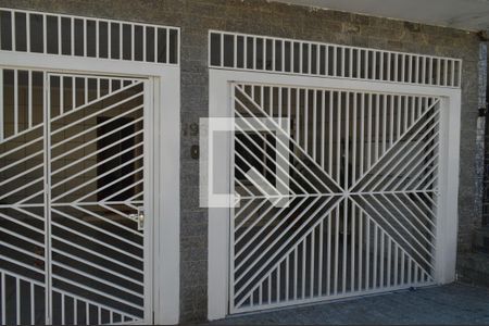 Casa à venda com 310m², 5 quartos e 3 vagasFachada