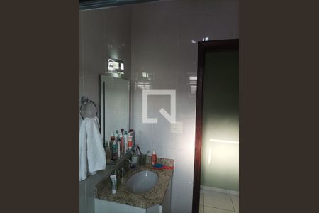 Casa à venda com 200m², 3 quartos e 6 vagasBanheiro 2