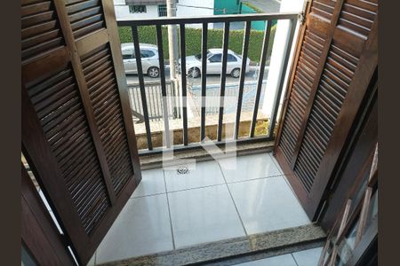 Casa à venda com 200m², 3 quartos e 6 vagasVaranda quarto 01