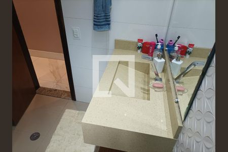 Casa à venda com 200m², 3 quartos e 6 vagasLavabo