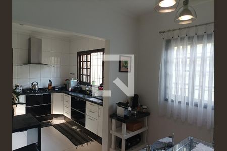 Casa à venda com 200m², 3 quartos e 6 vagasCozinha