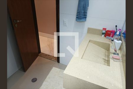 Casa à venda com 200m², 3 quartos e 6 vagasLavabo