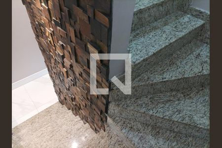 Casa à venda com 200m², 3 quartos e 6 vagasEscada quartos