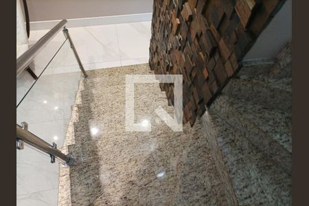 Casa à venda com 200m², 3 quartos e 6 vagasEscada quartos