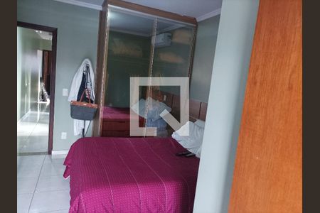 Casa à venda com 200m², 3 quartos e 6 vagasQuarto 01 Suíte