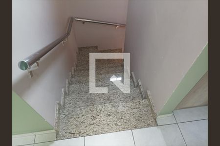 Casa à venda com 200m², 3 quartos e 6 vagasEscada quartos