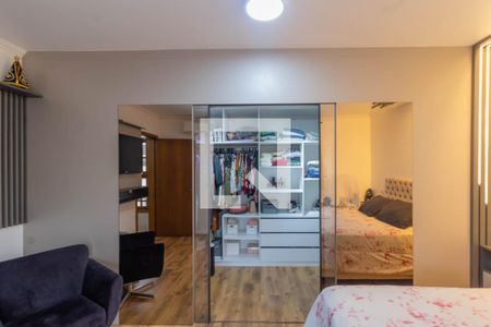 Casa à venda com 240m², 4 quartos e 2 vagasCloset da suíte