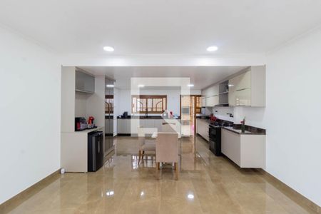 Casa à venda com 240m², 4 quartos e 2 vagasCozinha